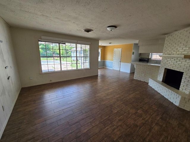 1824 Laurel Oaks Drive, Richmond, TX 77469