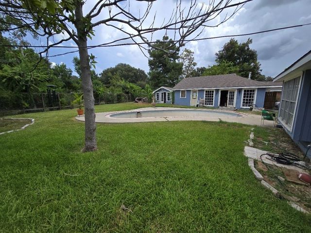 1824 Laurel Oaks Drive, Richmond, TX 77469