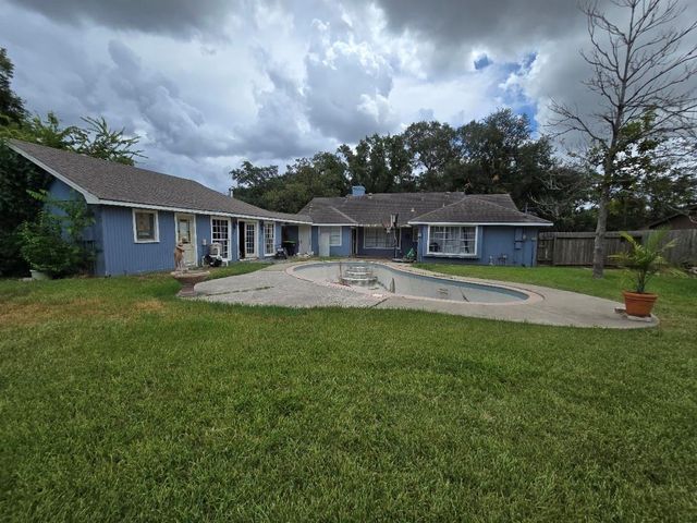 1824 Laurel Oaks Drive, Richmond, TX 77469
