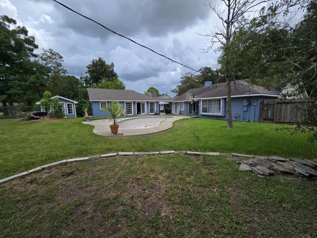 1824 Laurel Oaks Drive, Richmond, TX 77469
