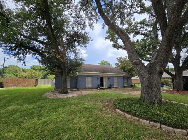 1824 Laurel Oaks Drive, Richmond, TX 77469