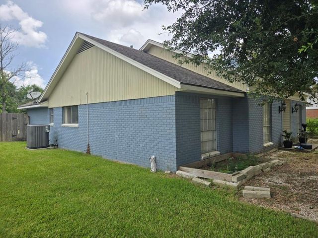 1824 Laurel Oaks Drive, Richmond, TX 77469
