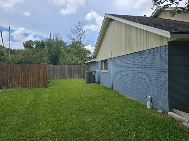 1824 Laurel Oaks Drive, Richmond, TX 77469