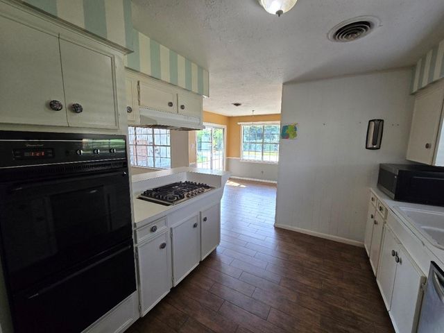 1824 Laurel Oaks Drive, Richmond, TX 77469
