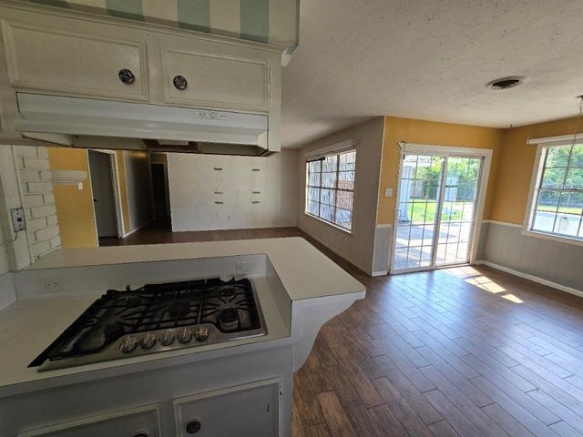 1824 Laurel Oaks Drive, Richmond, TX 77469