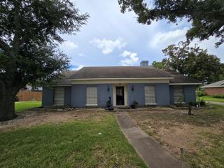 1824 Laurel Oaks Drive, Richmond, TX 77469