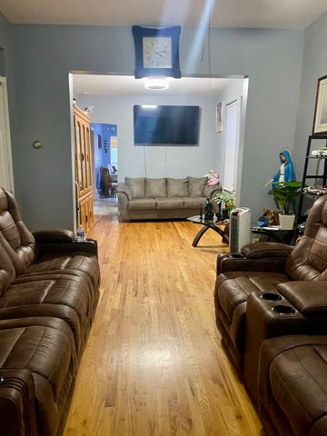 3513 W BEACH Avenue, Chicago, IL 60651