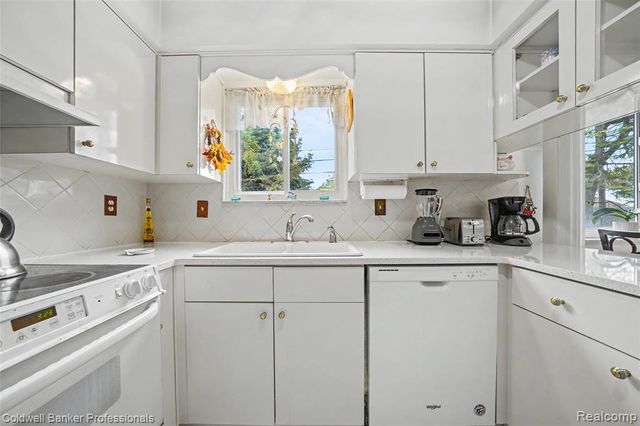 23305 N Rosedale Court, Saint Clair Shores, MI 48080