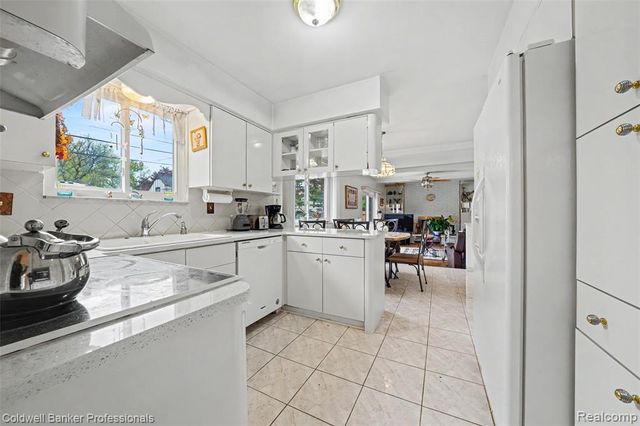 23305 N Rosedale Court, Saint Clair Shores, MI 48080