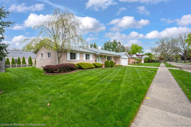 23305 N Rosedale Court, Saint Clair Shores, MI 48080