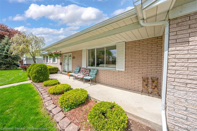 23305 N Rosedale Court, Saint Clair Shores, MI 48080
