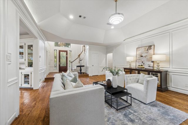 44 Dovewood Place, The Woodlands, TX 77381