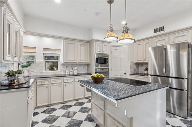 44 Dovewood Place, The Woodlands, TX 77381