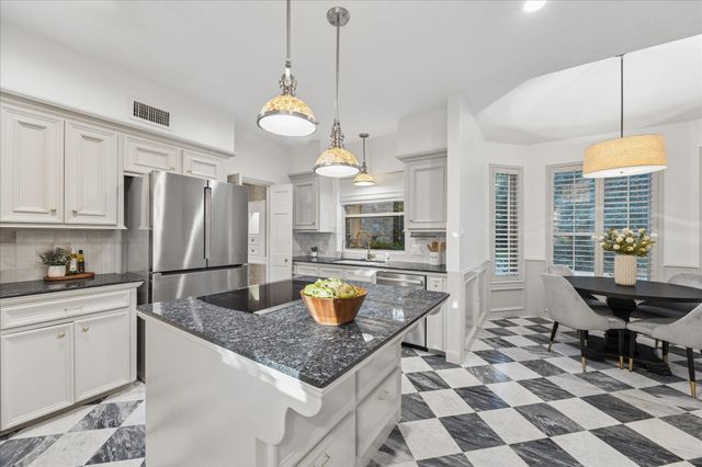 44 Dovewood Place, The Woodlands, TX 77381