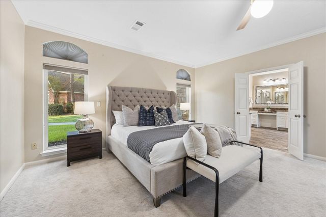 44 Dovewood Place, The Woodlands, TX 77381