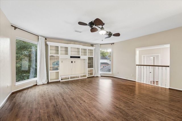 44 Dovewood Place, The Woodlands, TX 77381