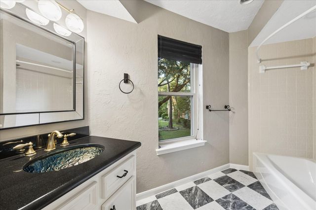 44 Dovewood Place, The Woodlands, TX 77381