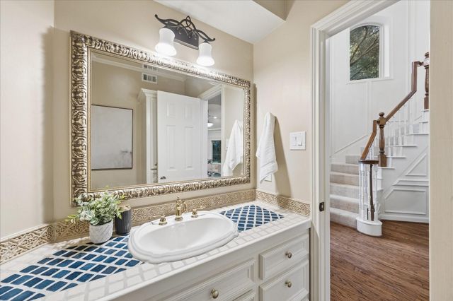 44 Dovewood Place, The Woodlands, TX 77381