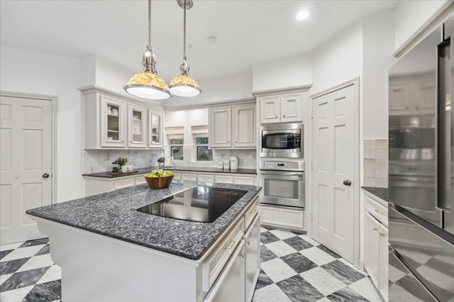 44 Dovewood Place, The Woodlands, TX 77381