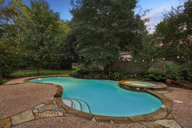 44 Dovewood Place, The Woodlands, TX 77381