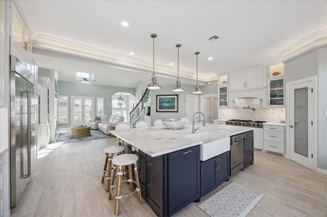 241 Tamana Drive, Tiki Island, TX 77554