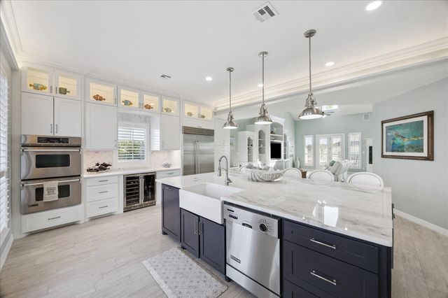 241 Tamana Drive, Tiki Island, TX 77554