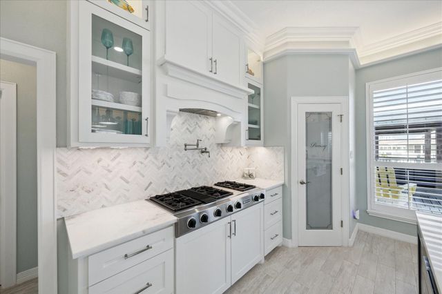 241 Tamana Drive, Tiki Island, TX 77554