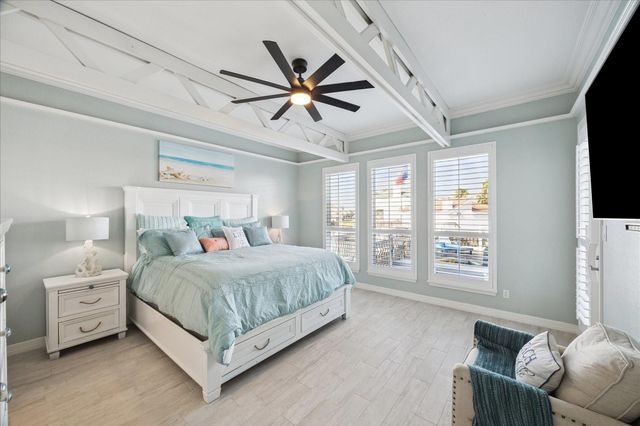 241 Tamana Drive, Tiki Island, TX 77554