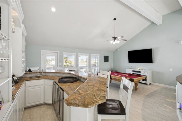 241 Tamana Drive, Tiki Island, TX 77554