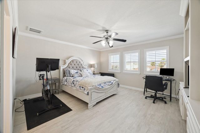 241 Tamana Drive, Tiki Island, TX 77554