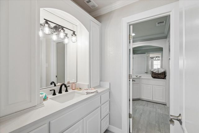 241 Tamana Drive, Tiki Island, TX 77554