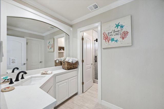 241 Tamana Drive, Tiki Island, TX 77554