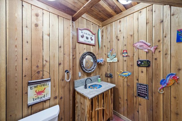 241 Tamana Drive, Tiki Island, TX 77554