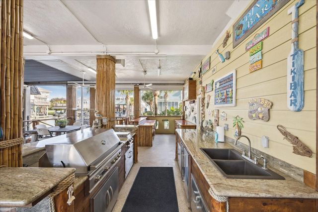 241 Tamana Drive, Tiki Island, TX 77554