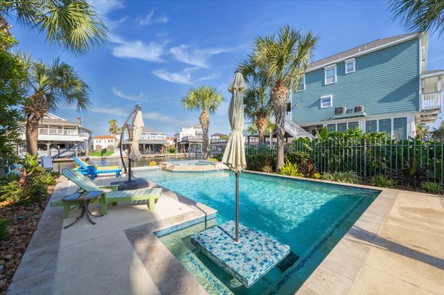 241 Tamana Drive, Tiki Island, TX 77554