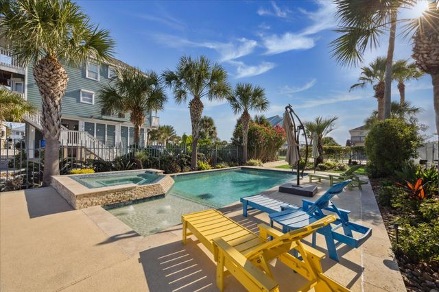 241 Tamana Drive, Tiki Island, TX 77554