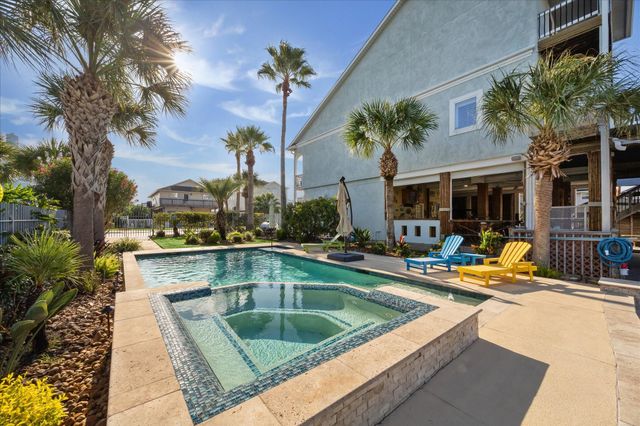 241 Tamana Drive, Tiki Island, TX 77554