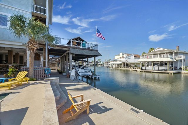 241 Tamana Drive, Tiki Island, TX 77554