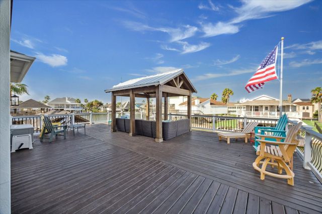 241 Tamana Drive, Tiki Island, TX 77554