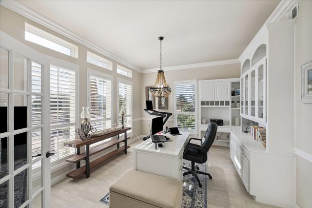 241 Tamana Drive, Tiki Island, TX 77554