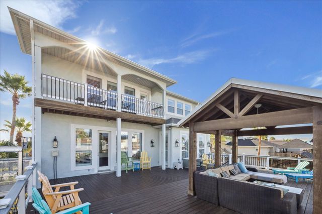 241 Tamana Drive, Tiki Island, TX 77554