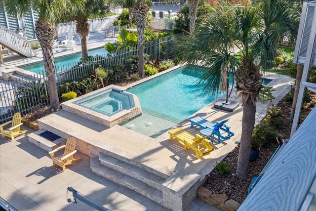 241 Tamana Drive, Tiki Island, TX 77554