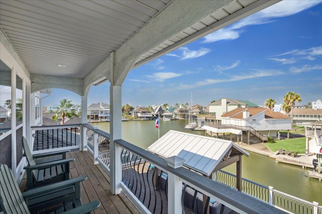 241 Tamana Drive, Tiki Island, TX 77554