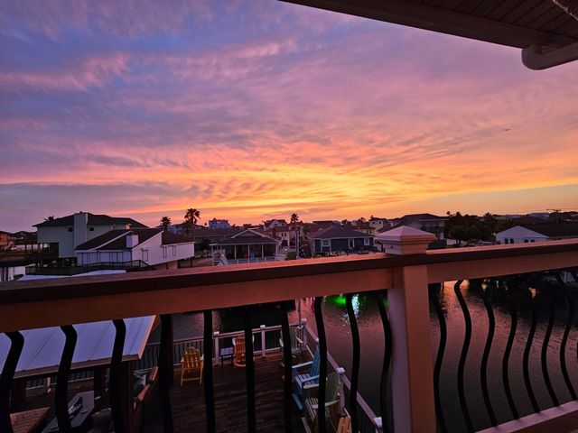 241 Tamana Drive, Tiki Island, TX 77554