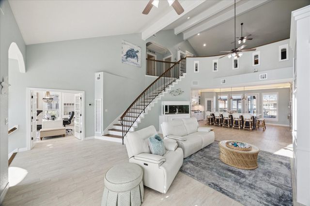 241 Tamana Drive, Tiki Island, TX 77554