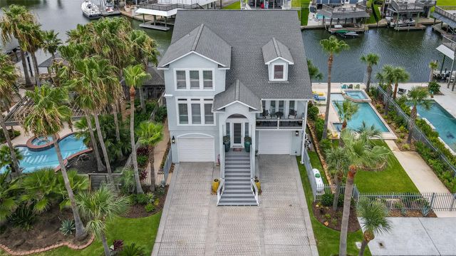 241 Tamana Drive, Tiki Island, TX 77554