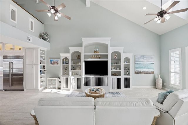 241 Tamana Drive, Tiki Island, TX 77554