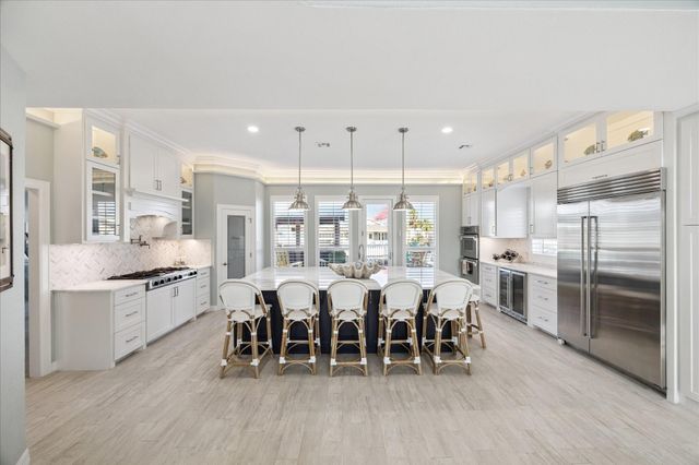 241 Tamana Drive, Tiki Island, TX 77554