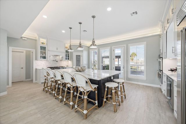 241 Tamana Drive, Tiki Island, TX 77554