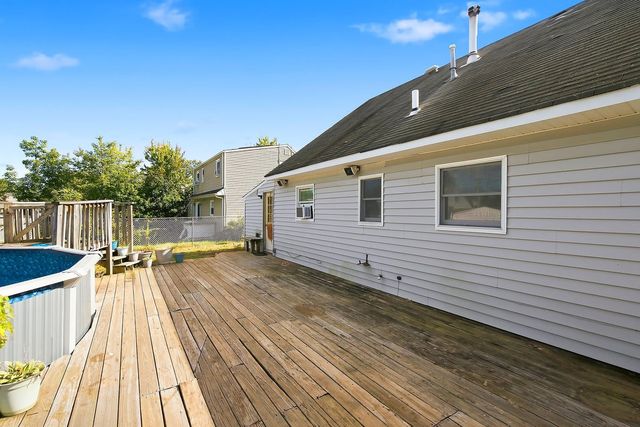 11 Kendall Drive, Parlin, NJ 08859